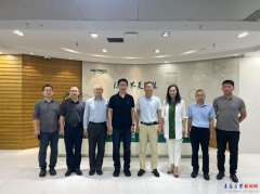 华清波向学院带领教员一行引见企业发